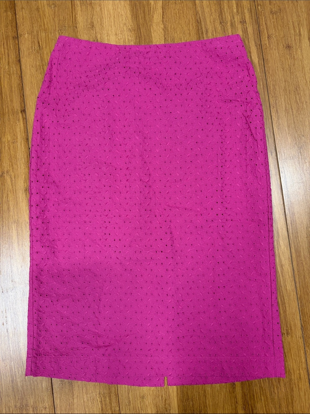 NWT Ann Taylor Fuchsia Eyelet Floral Pencil Skirt size 6
